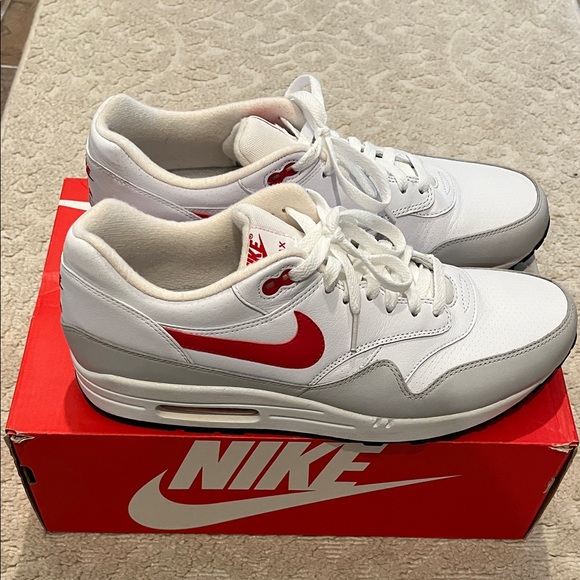 Nike Air Max Men's White and Red Sneakers - Picture 4 of 6